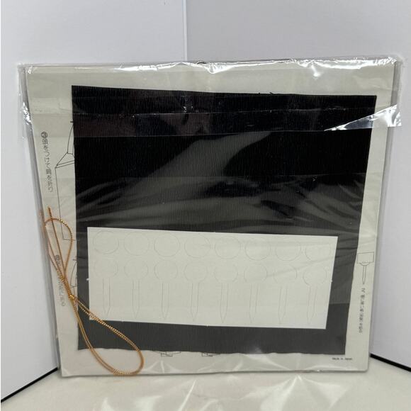 NIB Washi Oragami Doll Kit COMPLETE Edo Beauty Genroku Bijin Fashion - Picture 2 of 3